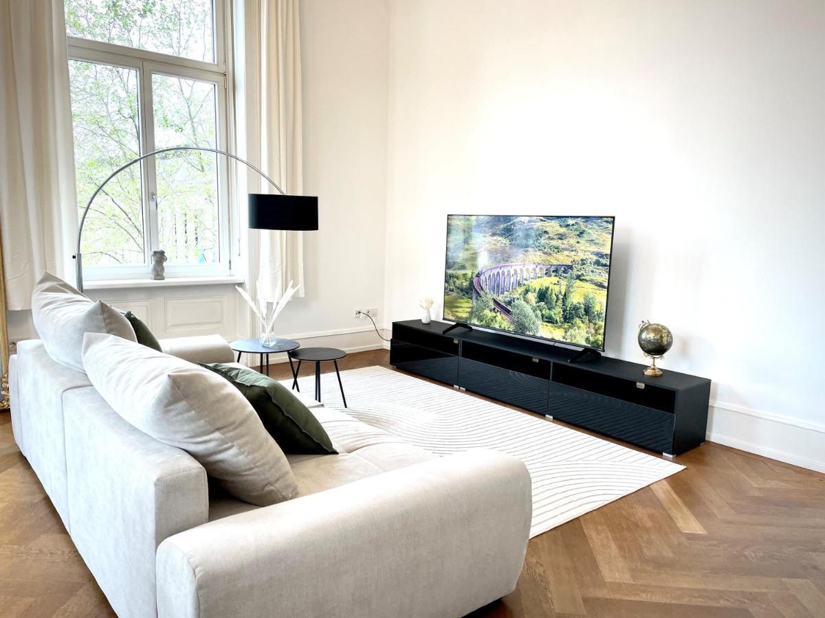 Palais Passy~Design Suite Mit Ausblick Im Zentrum Wiesbaden Kültér fotó