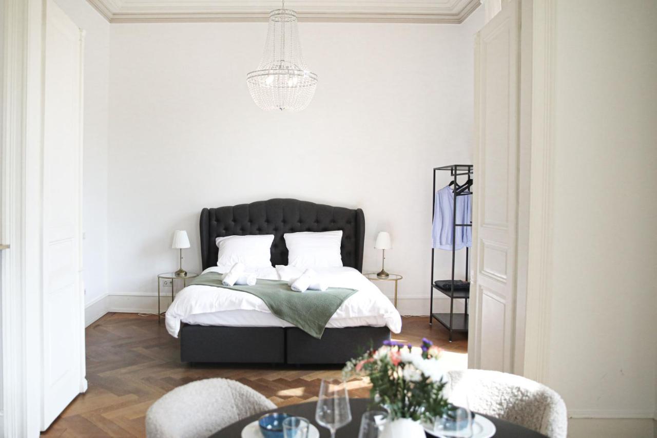 Palais Passy~Design Suite Mit Ausblick Im Zentrum Wiesbaden Kültér fotó